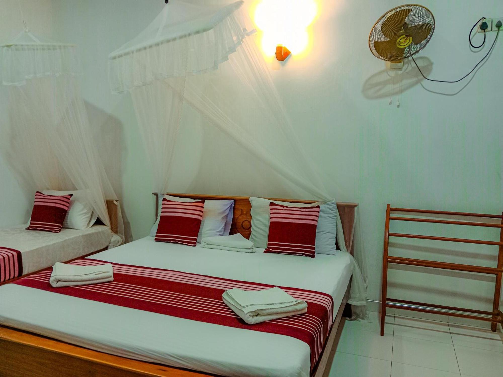 Sigiriya Peacock Homestay ภายนอก รูปภาพ
