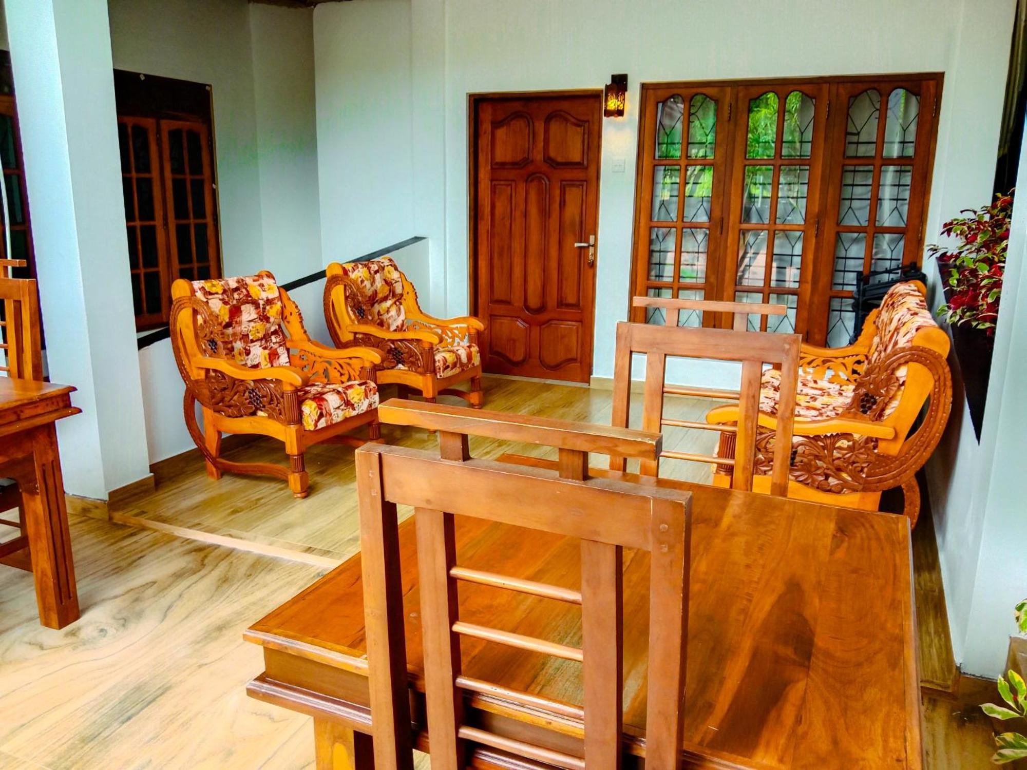 Sigiriya Peacock Homestay ภายนอก รูปภาพ