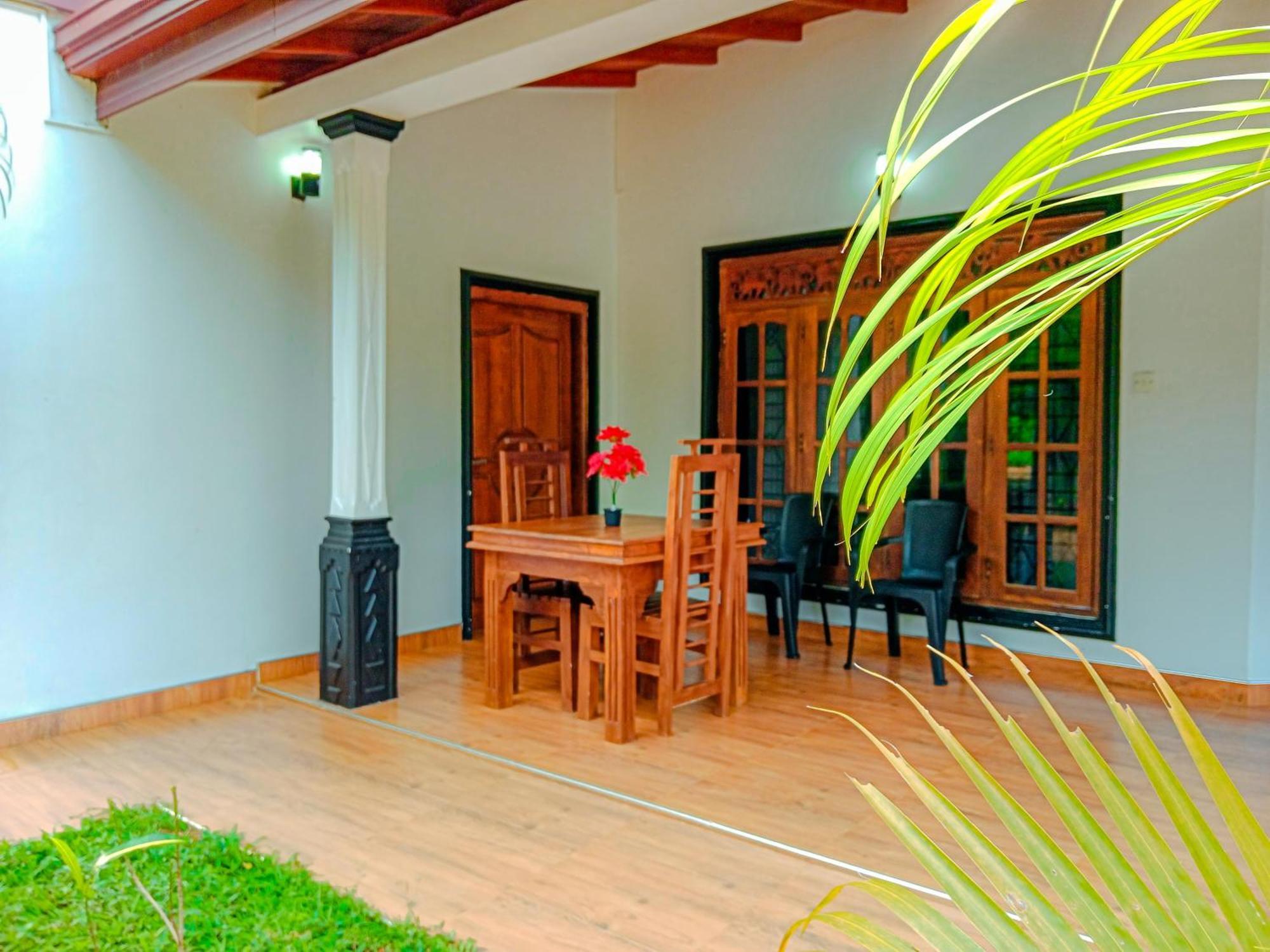 Sigiriya Peacock Homestay ภายนอก รูปภาพ