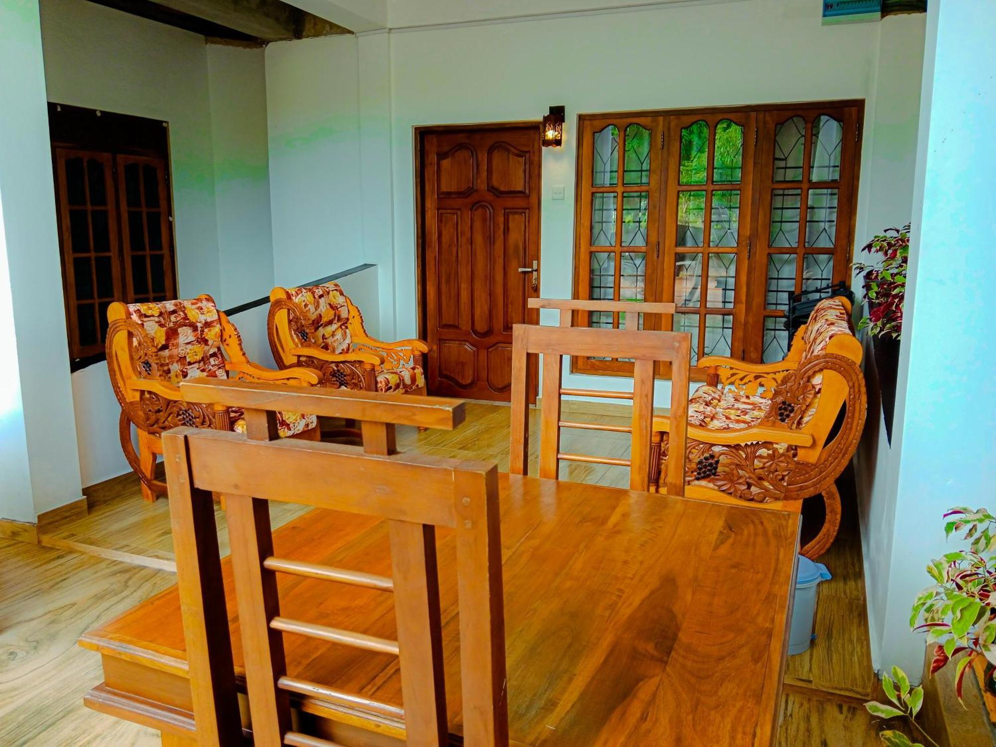 Sigiriya Peacock Homestay ภายนอก รูปภาพ