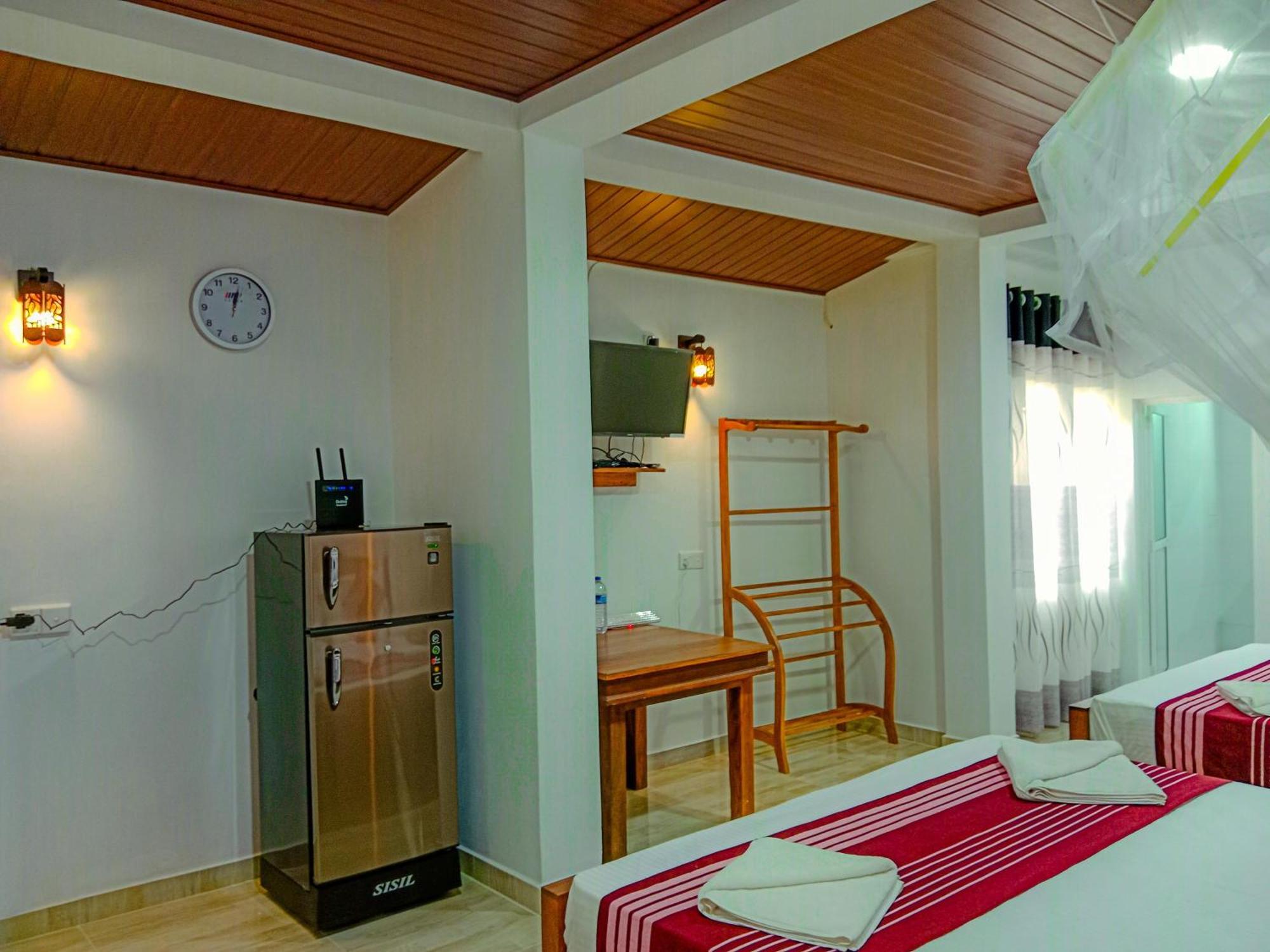 Sigiriya Peacock Homestay ภายนอก รูปภาพ