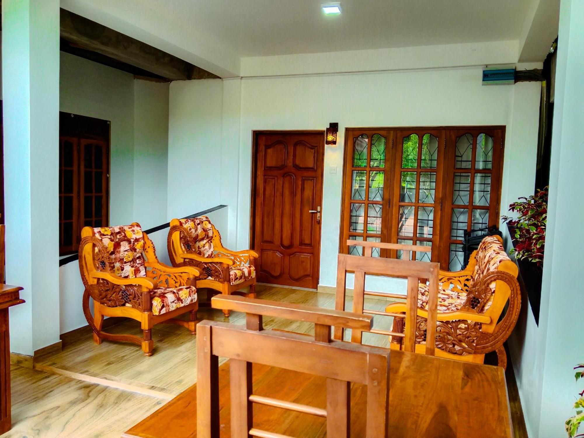Sigiriya Peacock Homestay ภายนอก รูปภาพ
