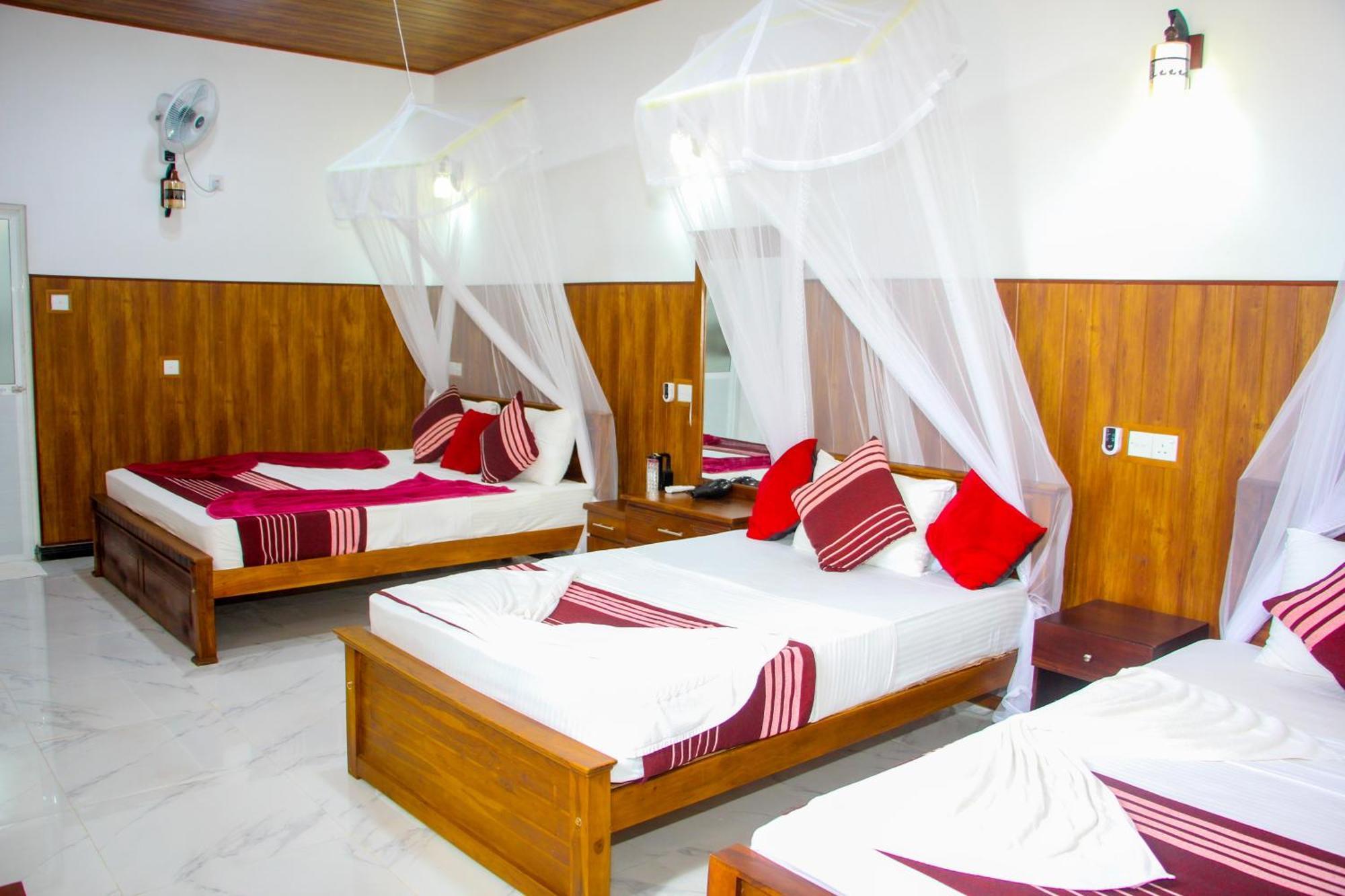 Sigiriya Peacock Homestay ภายนอก รูปภาพ