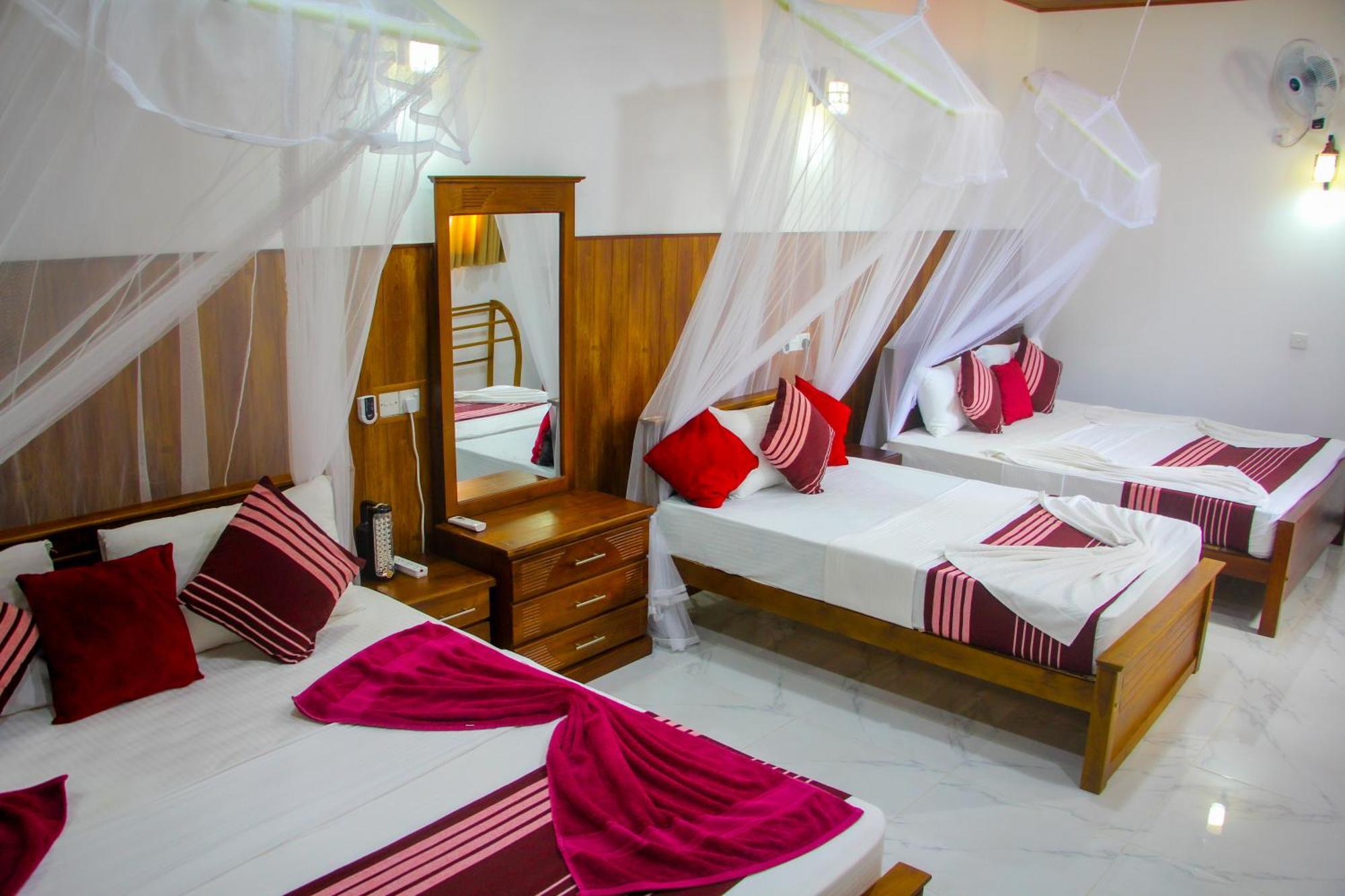 Sigiriya Peacock Homestay ภายนอก รูปภาพ