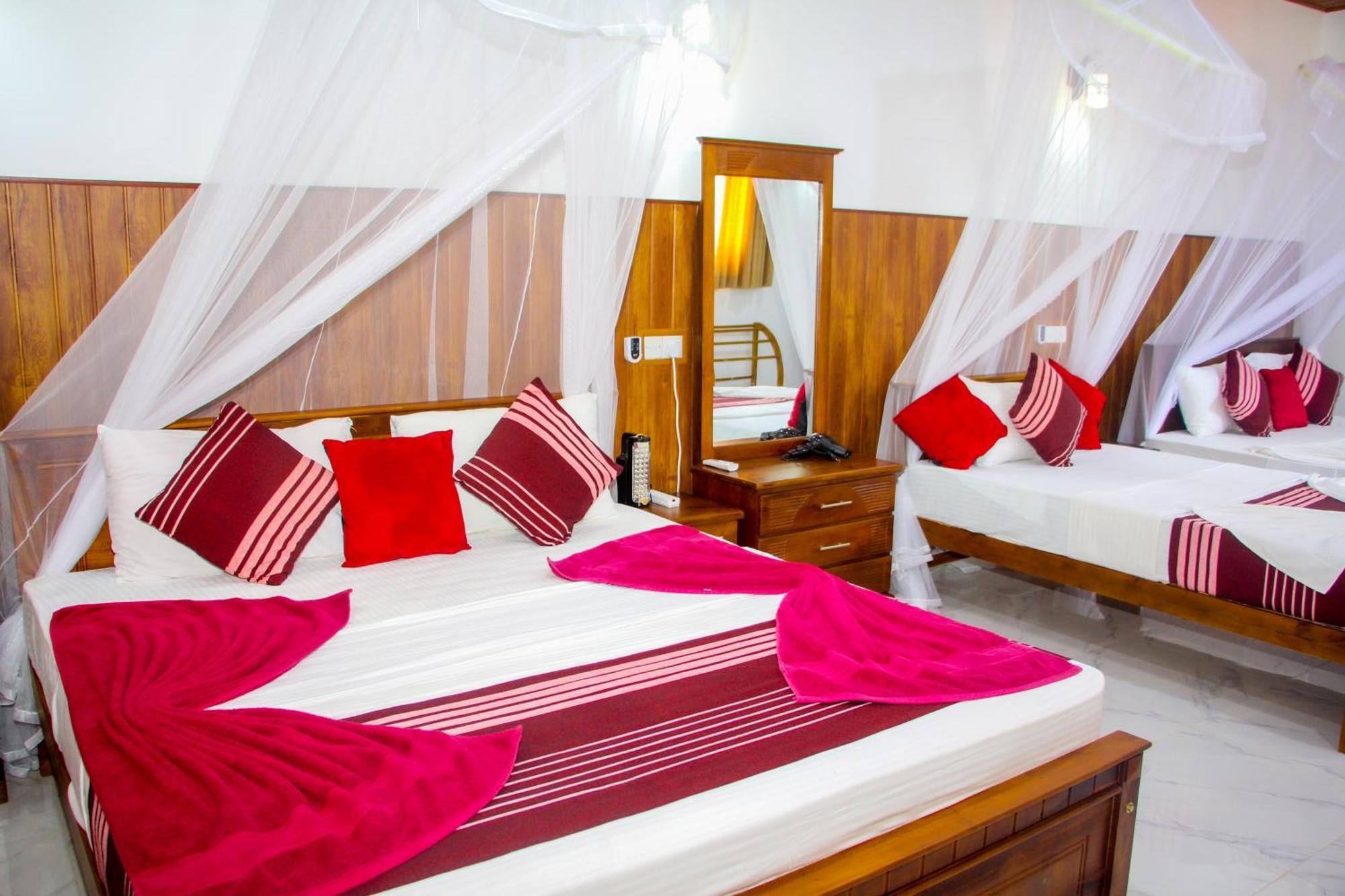 Sigiriya Peacock Homestay ภายนอก รูปภาพ