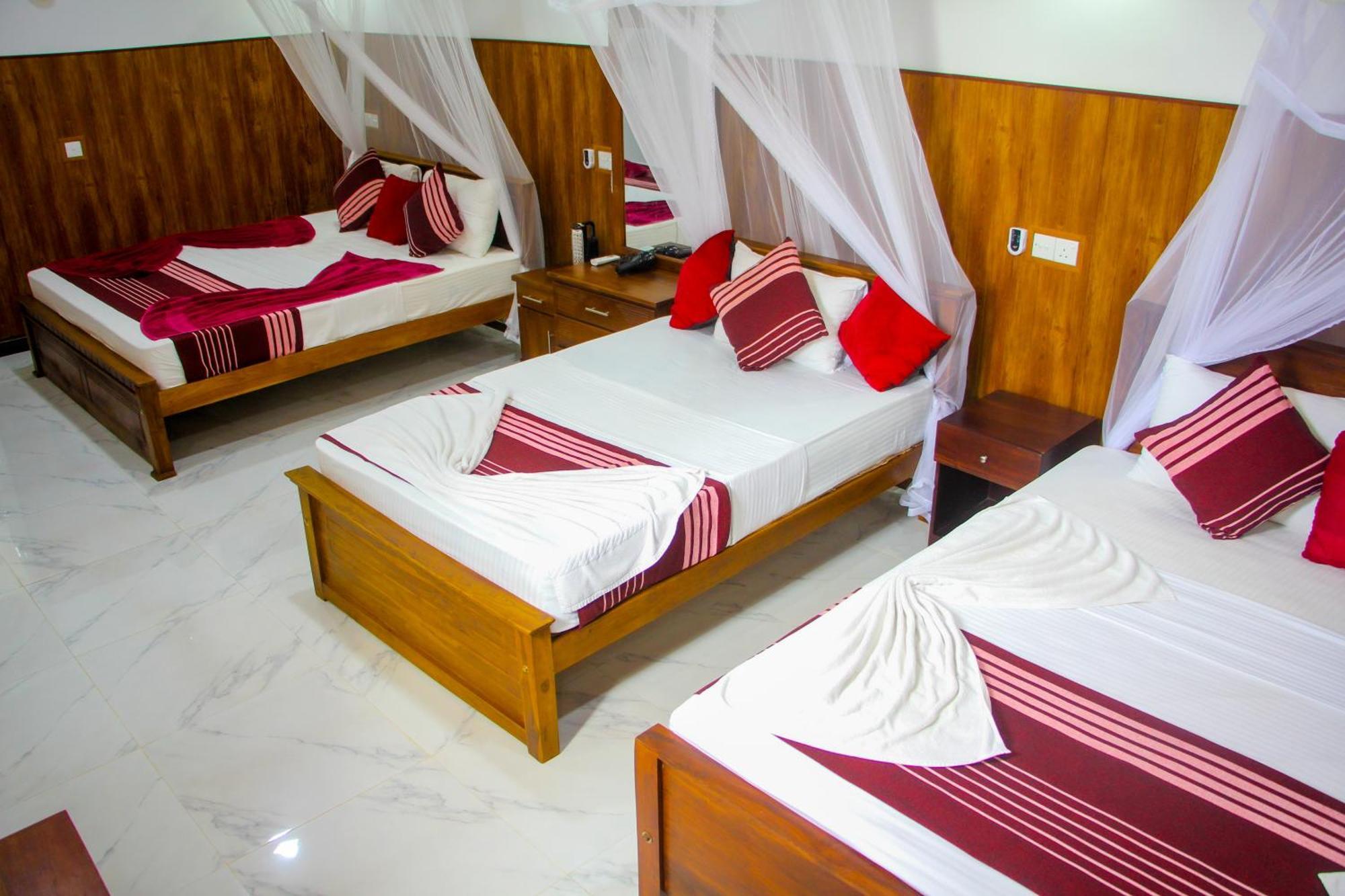 Sigiriya Peacock Homestay ภายนอก รูปภาพ