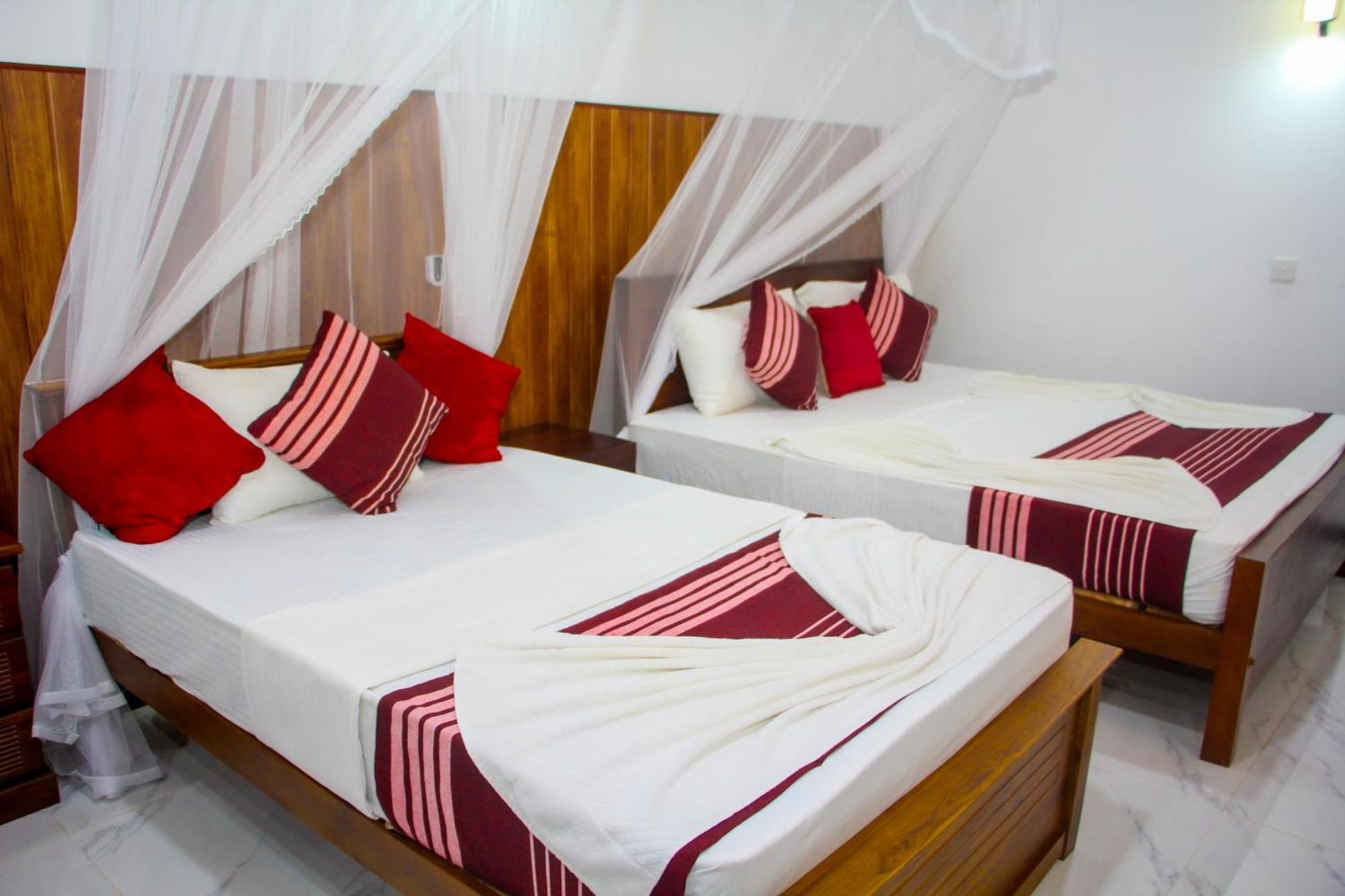 Sigiriya Peacock Homestay ภายนอก รูปภาพ
