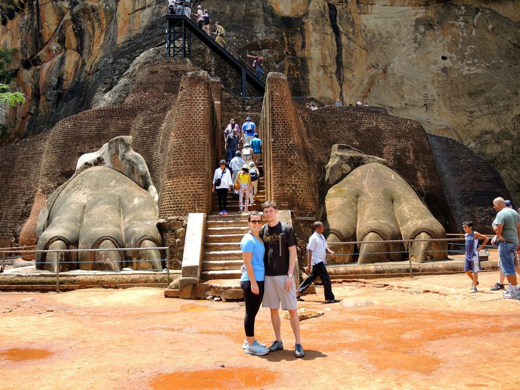 Sigiriya Peacock Homestay ภายนอก รูปภาพ