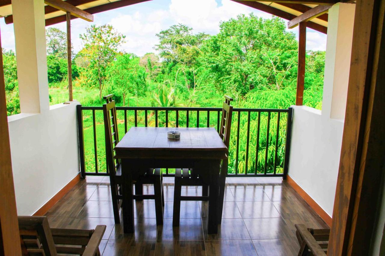 Sigiriya Peacock Homestay ภายนอก รูปภาพ