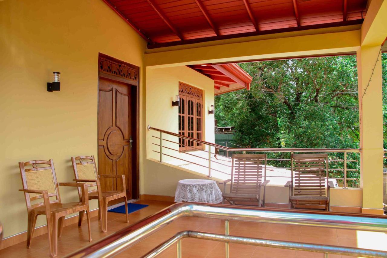 Sigiriya Peacock Homestay ภายนอก รูปภาพ